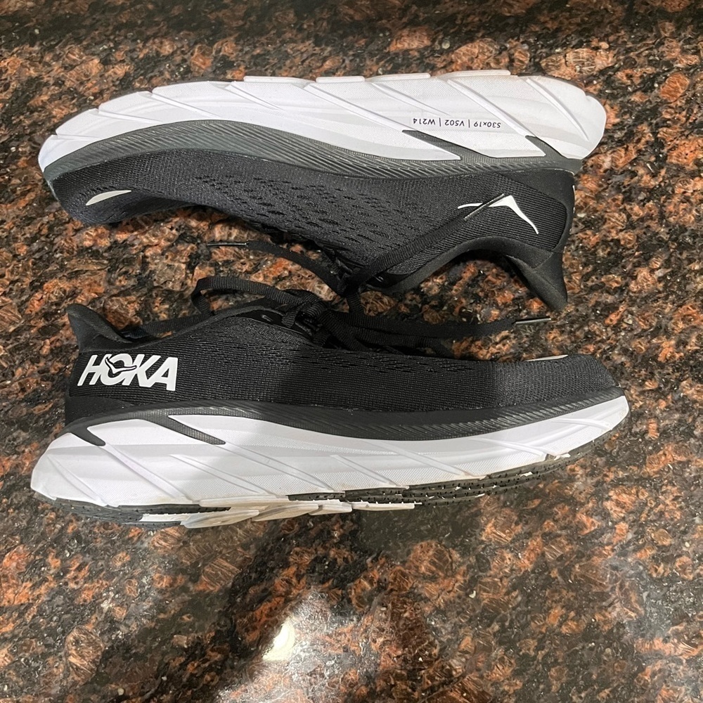 Hoka One One Black/White Clifton 8 Sz. 6D - Picture 5 of 7